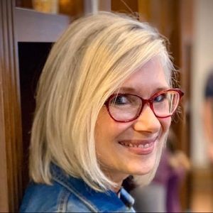 Meet your Posher, Leslie